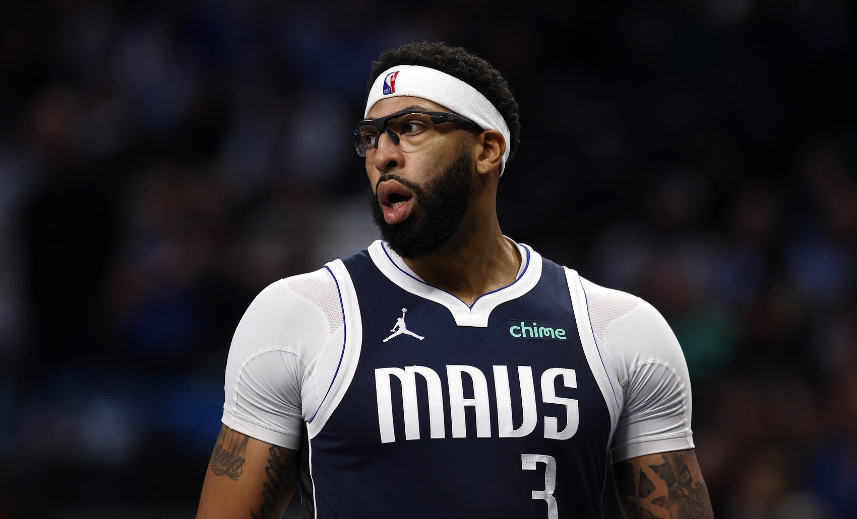 BB体育-玻璃人属性！浓眉生涯已14个赛季 仅有5个赛季的出战场次>65场