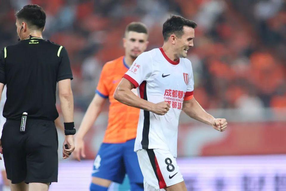 BB体育官网-曝周定洋将加盟新鹏城！双方已签约，记者：一点让他选择深圳