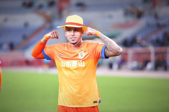 【中超】刘彬彬破门克雷桑梅开二度 泰山4比1津门虎